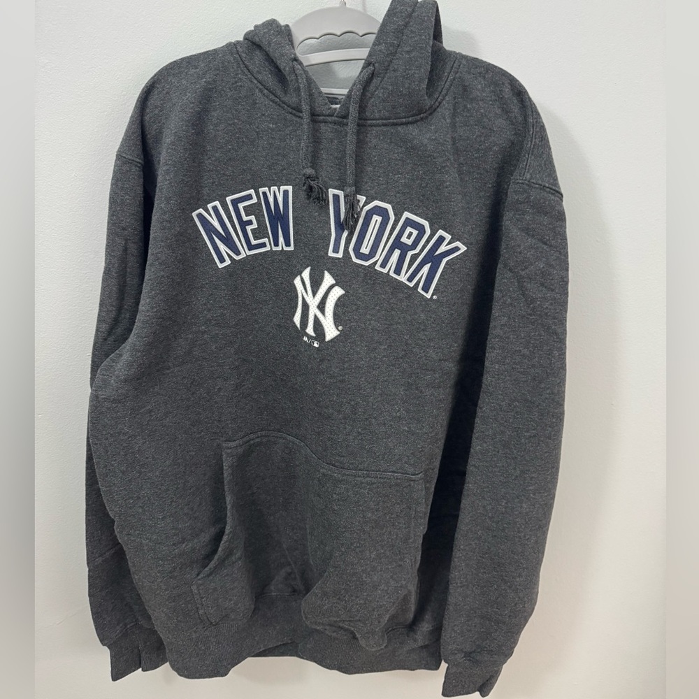 NY Yankees Majestic hoodie size large